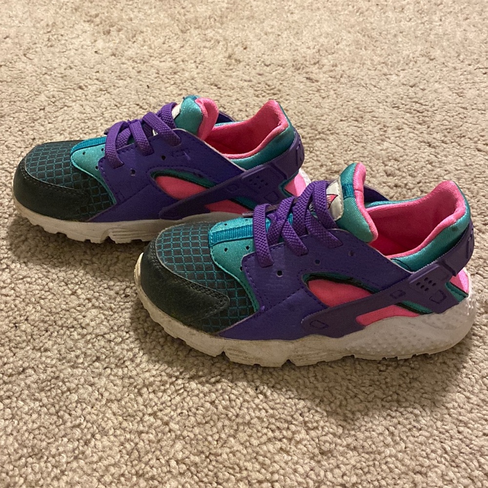 Nike Huarache sneakers size 9c